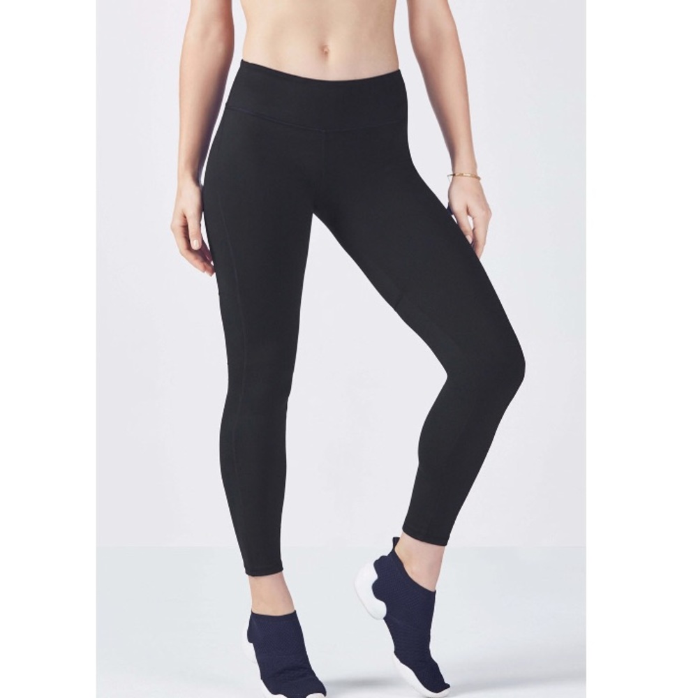 NWT Fabletics Pauline 7/8 Capri